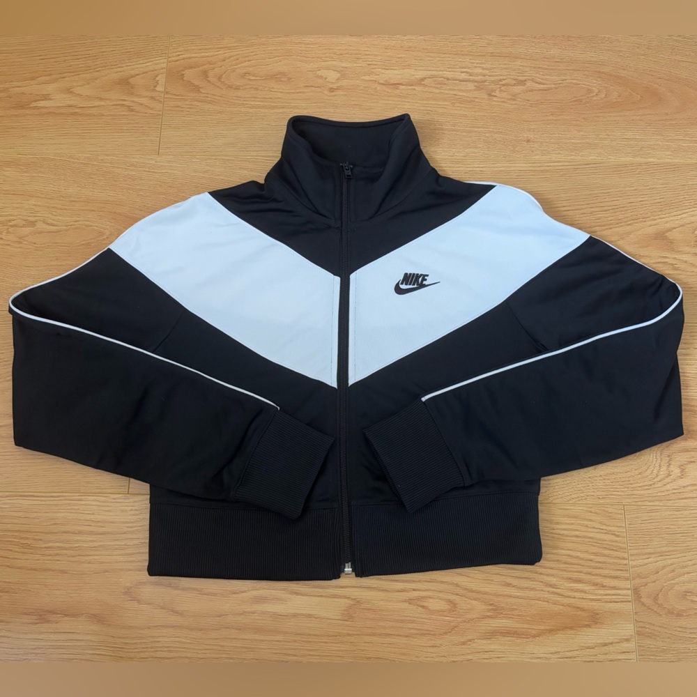 Nike Women's Black and White Cropped Zip-Up Heritage Sweater